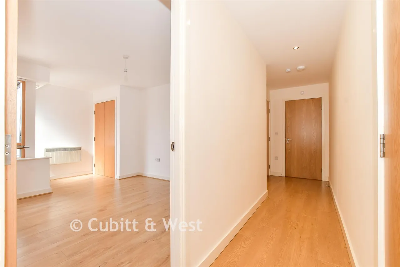 Denne Parade, Horsham, RH12, photo 9