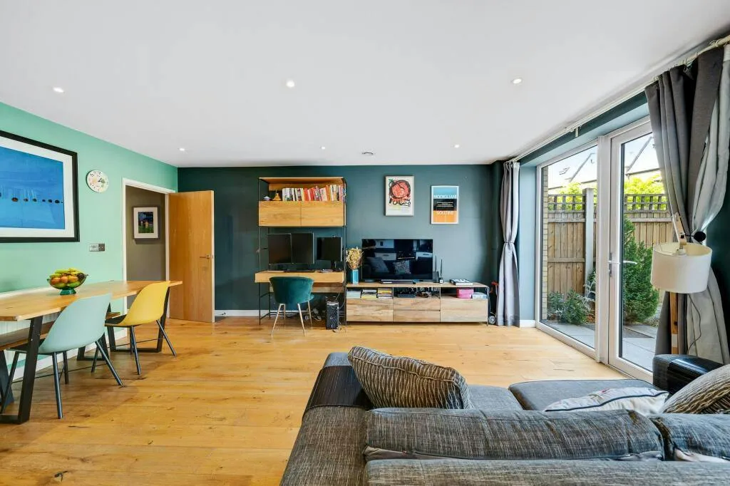 2 bed flat for sale — Commerell Street, Greenwich, London, SE10