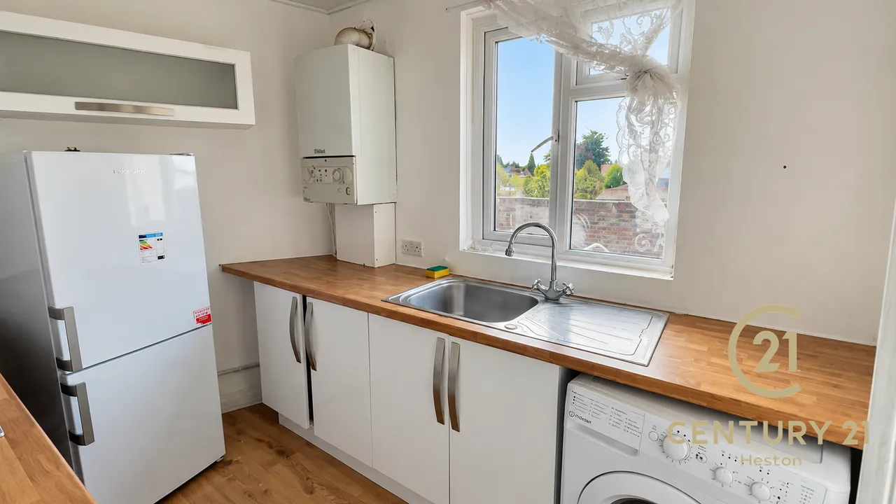 Central Parade, Heston, TW5, photo 5