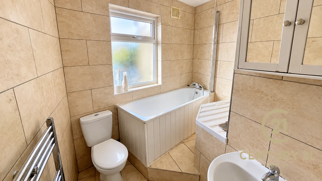 Central Parade, Heston, TW5, photo 9