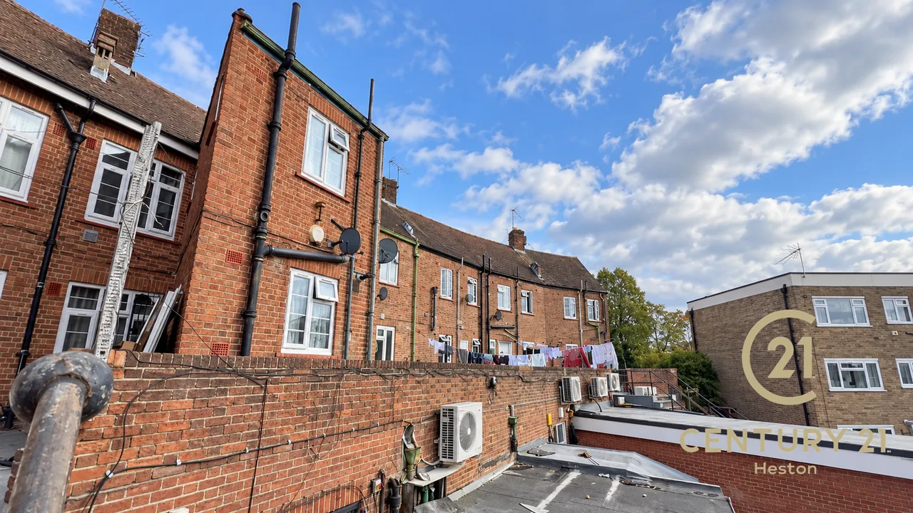 Central Parade, Heston, TW5, photo 2