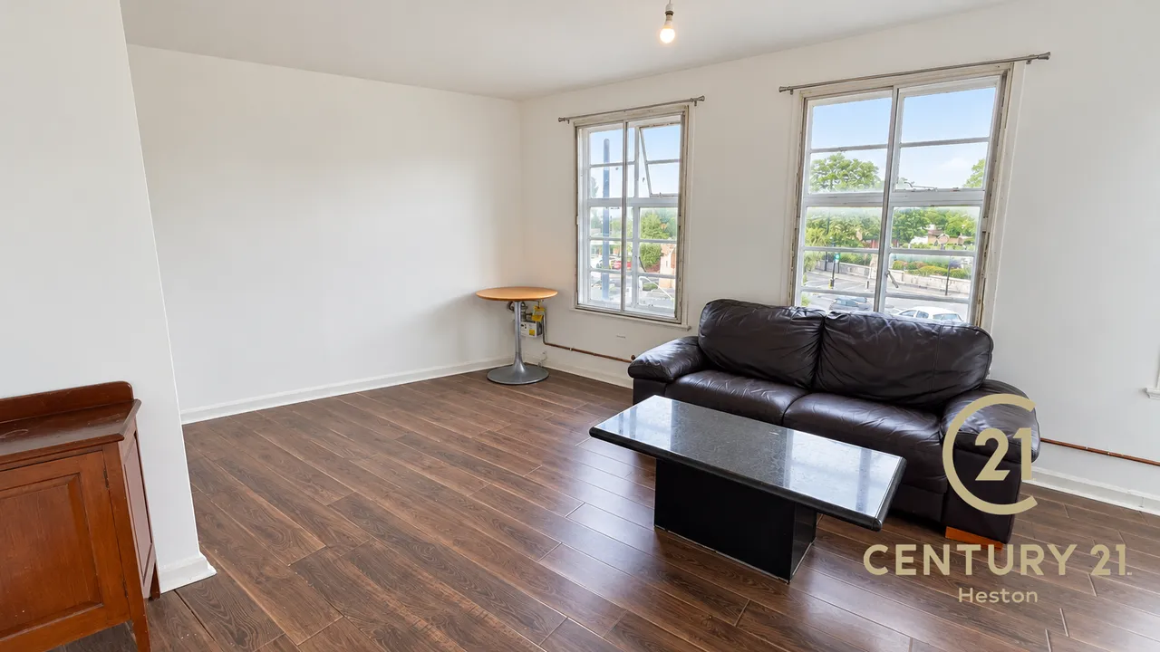 Central Parade, Heston, TW5, photo 4