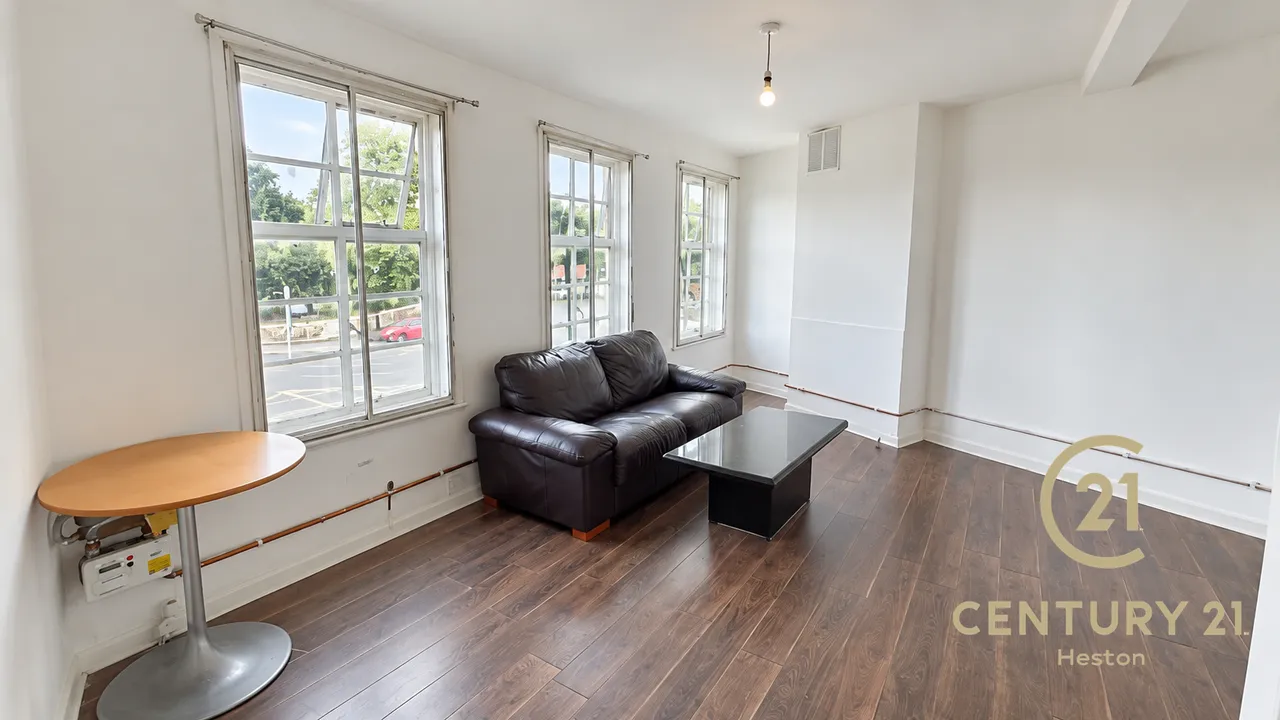 Central Parade, Heston, TW5, photo 3
