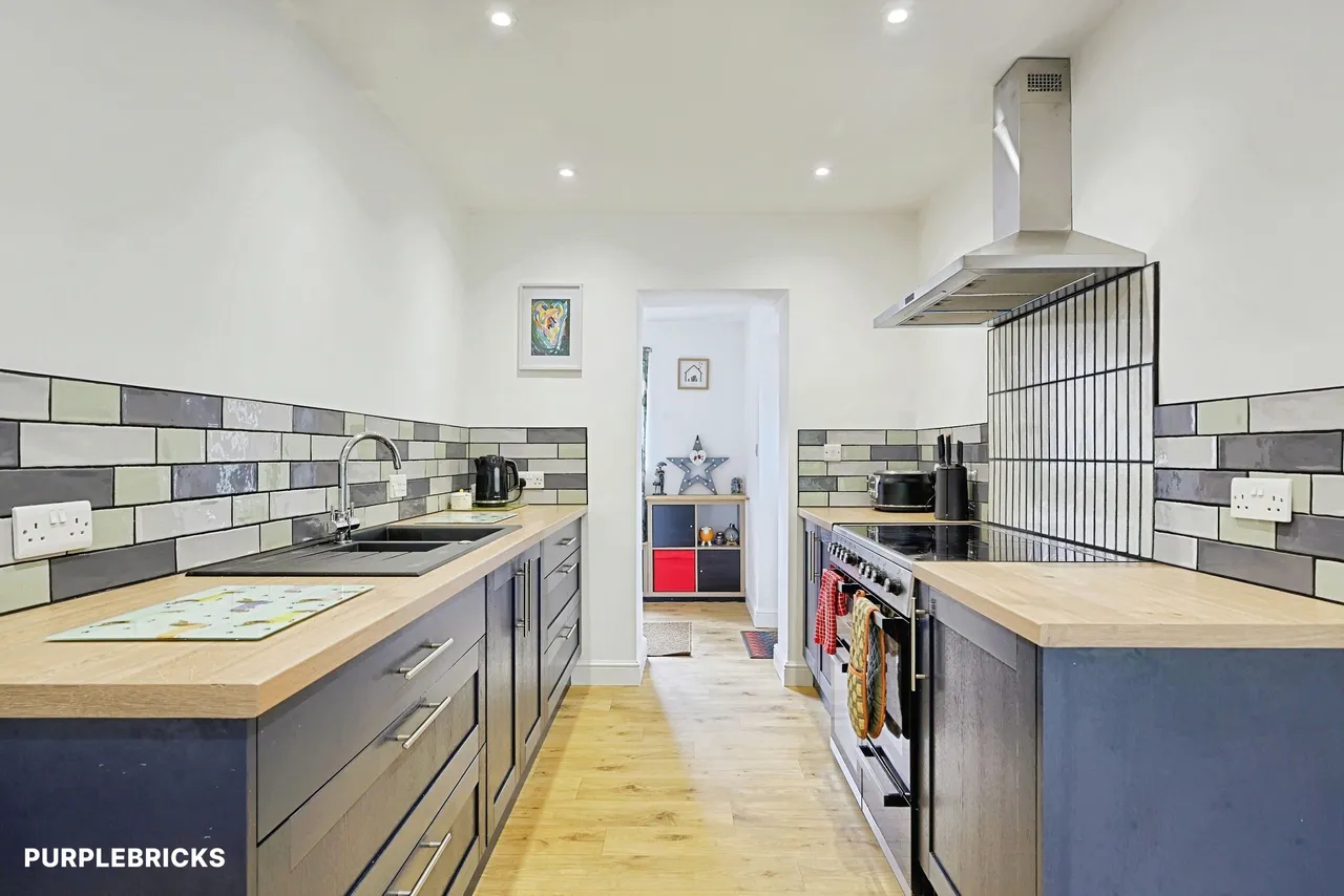 Shawfield Avenue, Holmfirth, HD9, photo 6