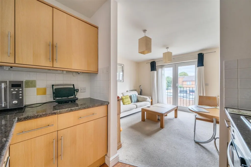 Cavendish Road, Emmer Green, photo 9