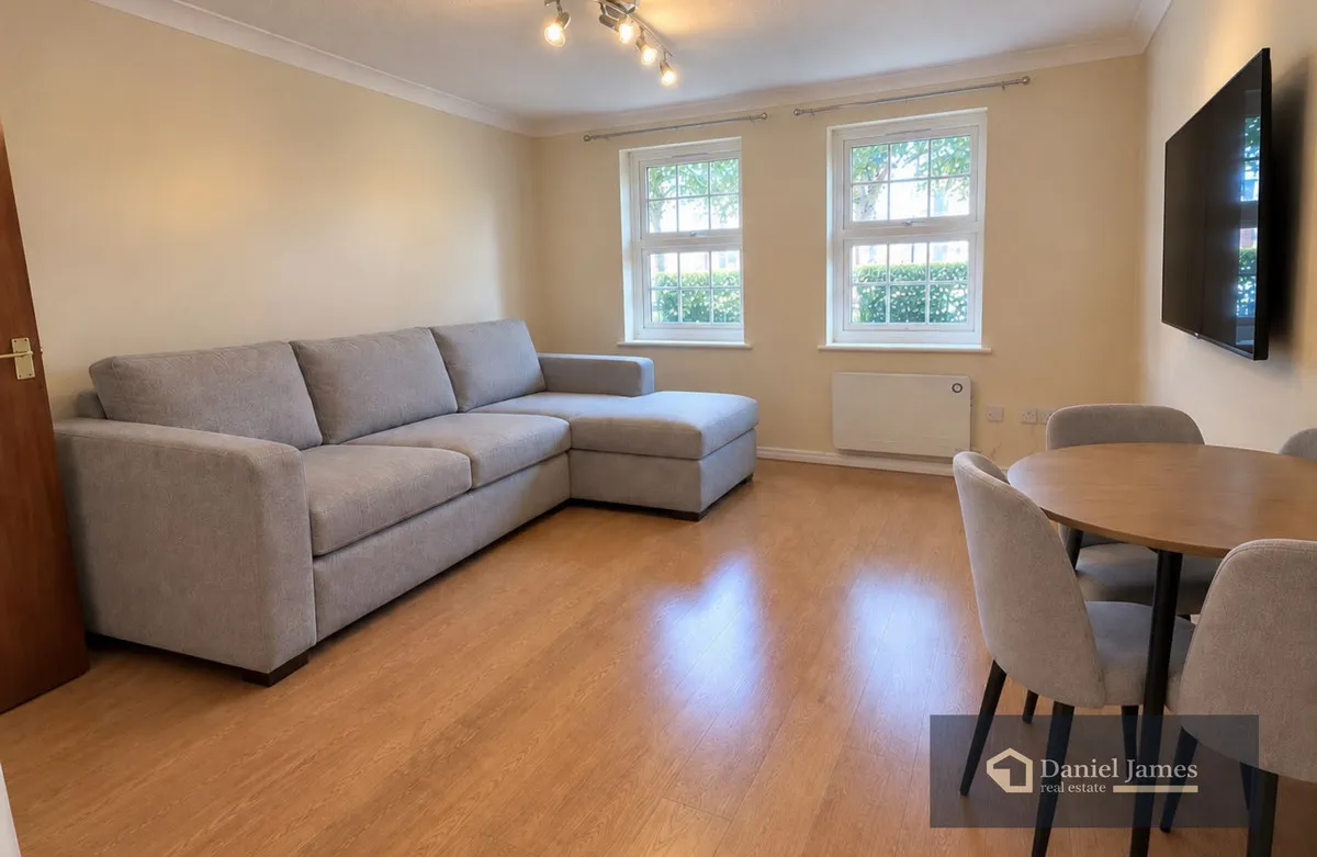 Manford Way, Chigwell, IG7, photo 2