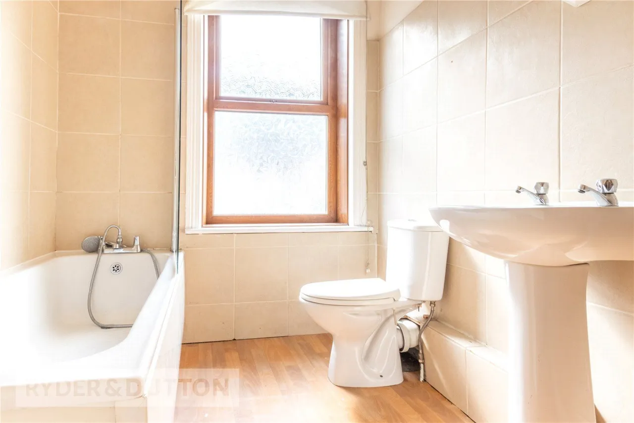 Manchester Road, Milnsbridge, HD4, photo 9