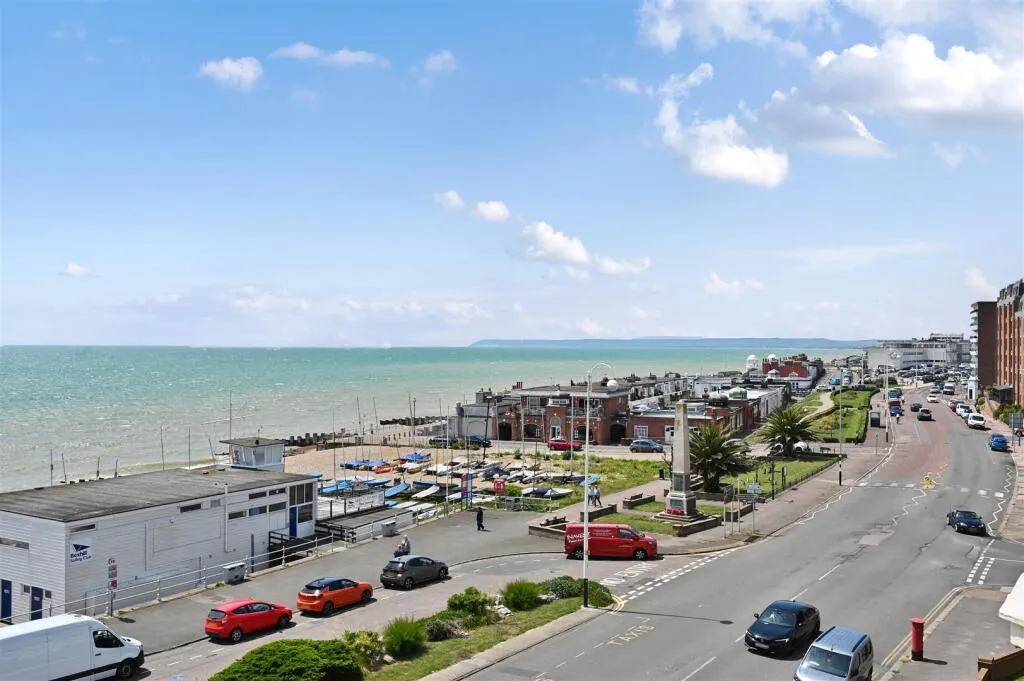 De La Warr Parade, Bexhill-on-sea, TN40, photo 21