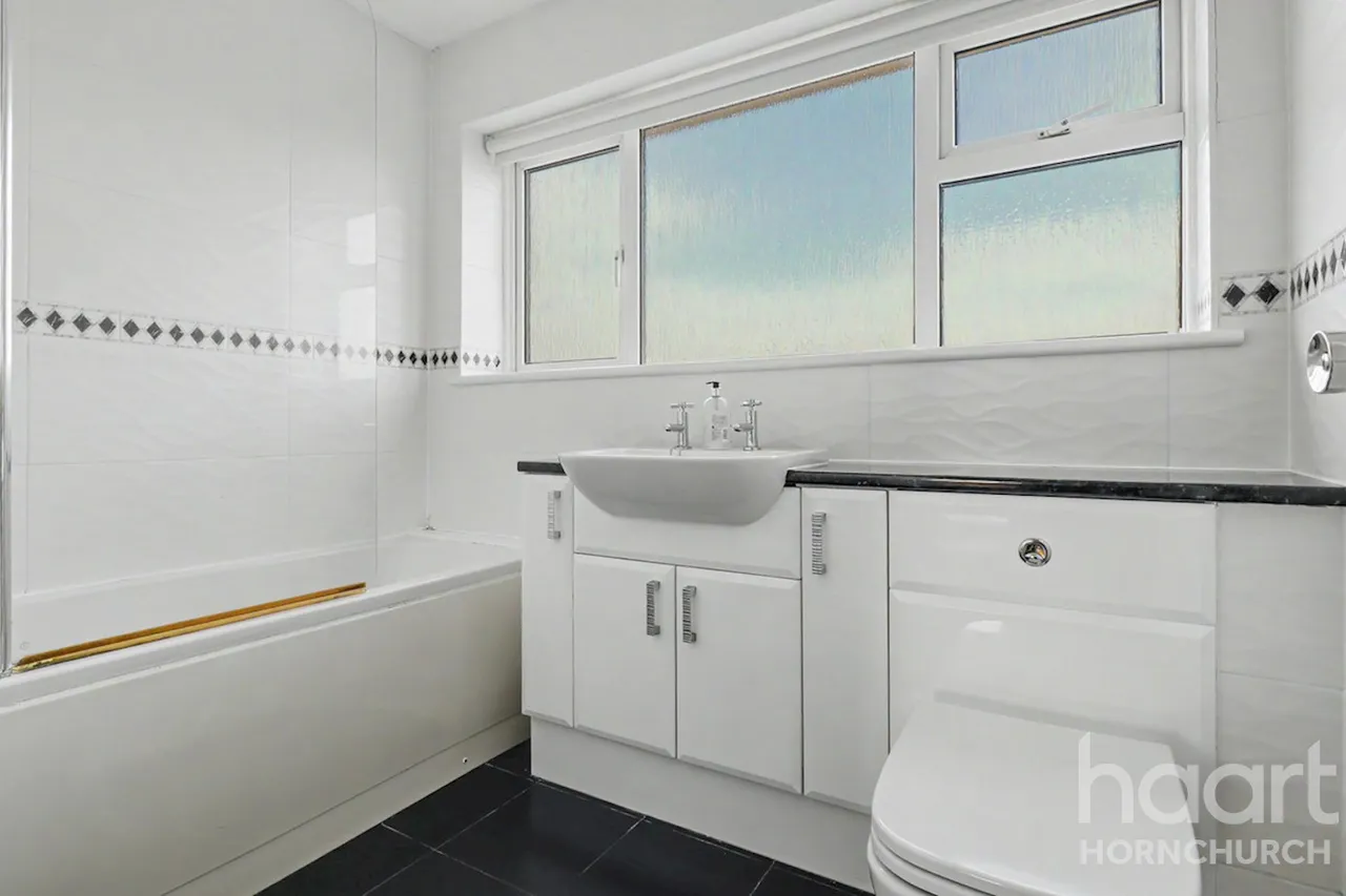 Cormorant Walk, Hornchurch, RM12, photo 12