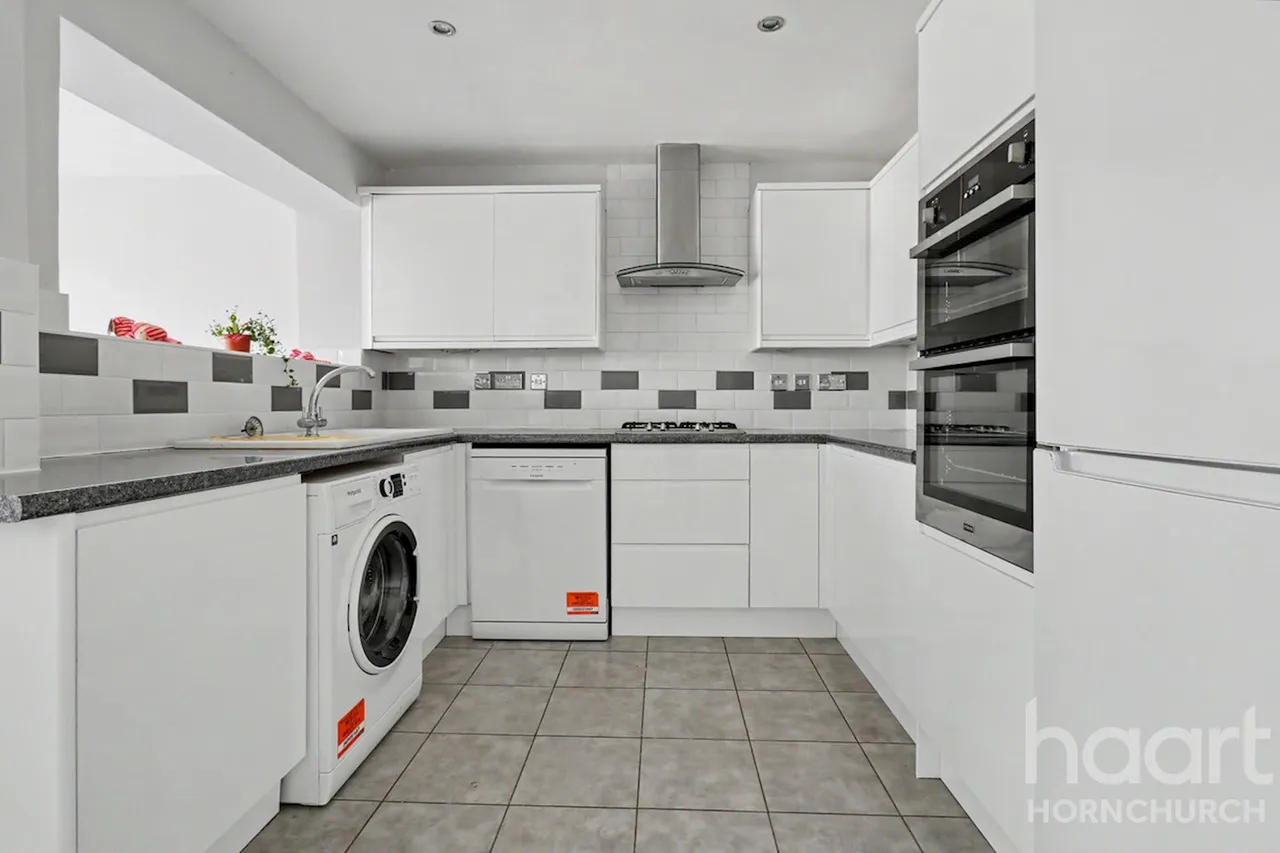 Cormorant Walk, Hornchurch, RM12, photo 5