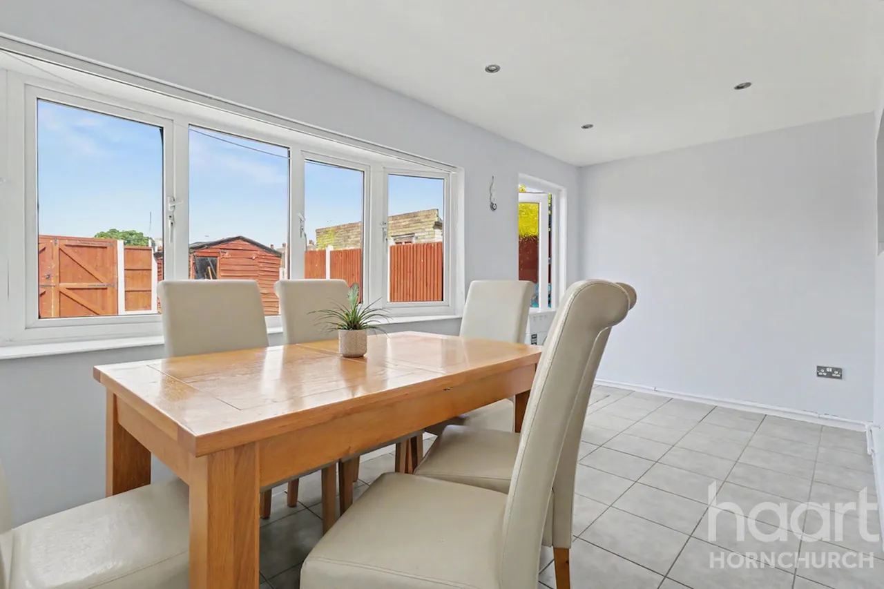 Cormorant Walk, Hornchurch, RM12, photo 6