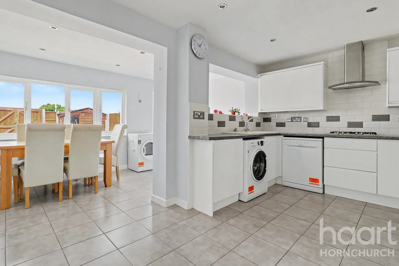 Cormorant Walk, Hornchurch, RM12, photo 4