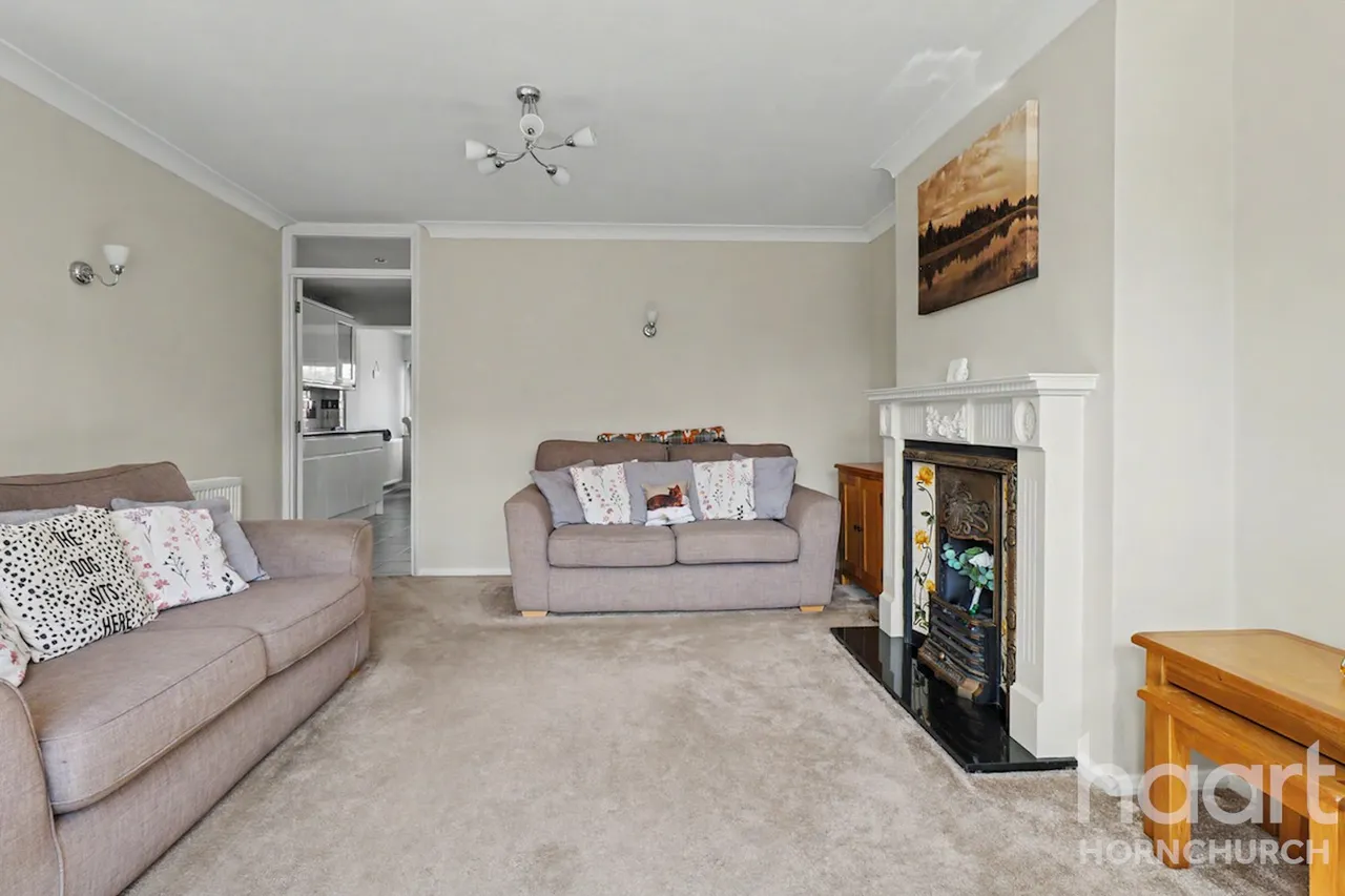 Cormorant Walk, Hornchurch, RM12, photo 3