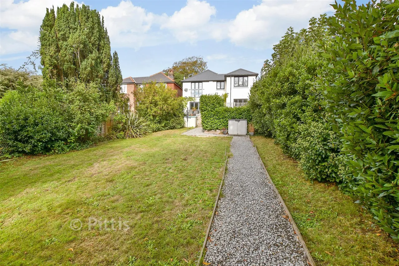 Clatterford Road, Newport, PO30, photo 15