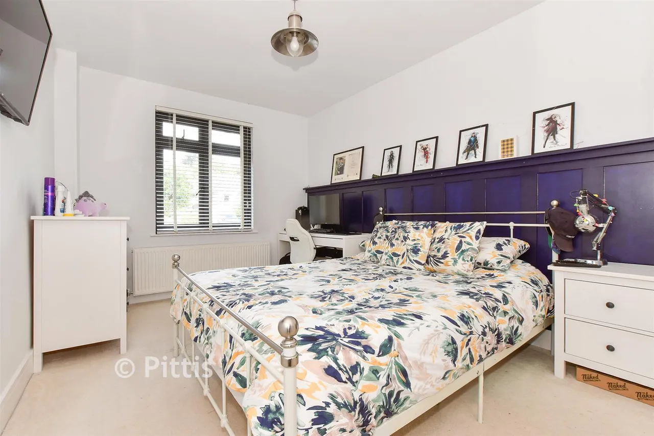 Clatterford Road, Newport, PO30, photo 16