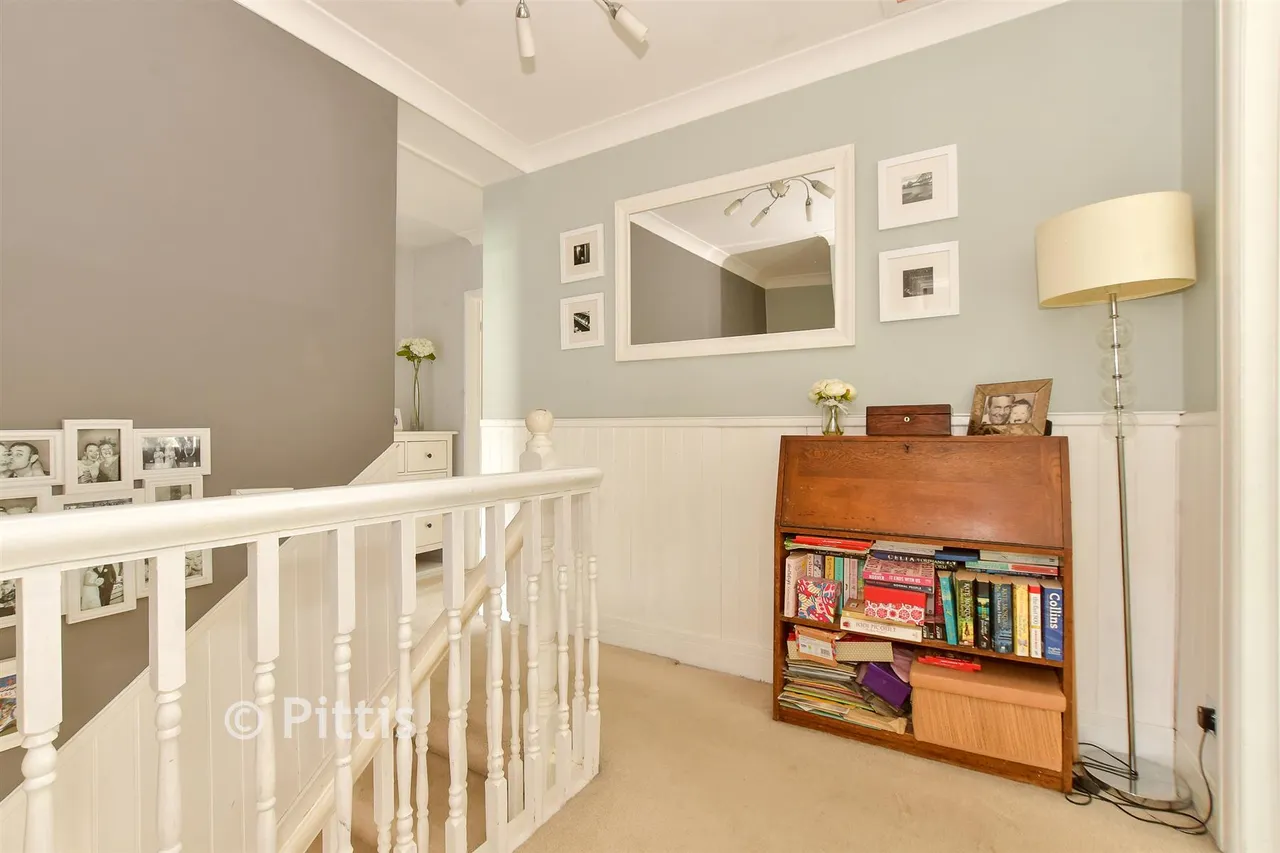 Clatterford Road, Newport, PO30, photo 7