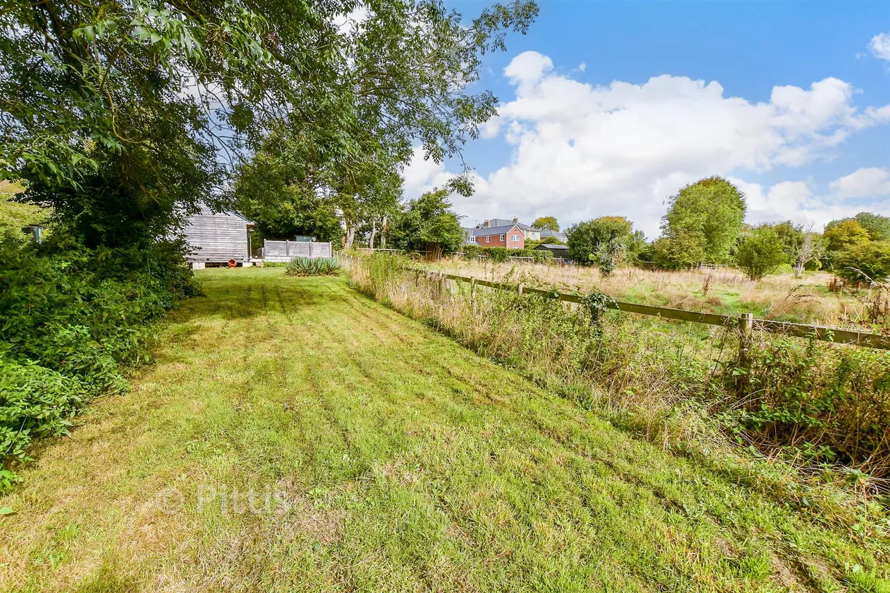 Clatterford Road, Newport, PO30, photo 12