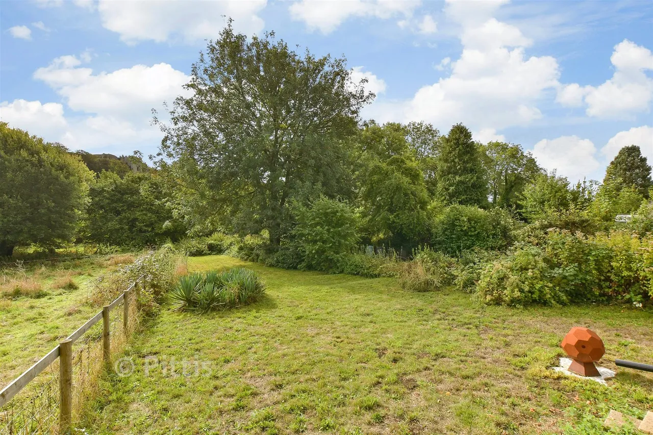 Clatterford Road, Newport, PO30, photo 14