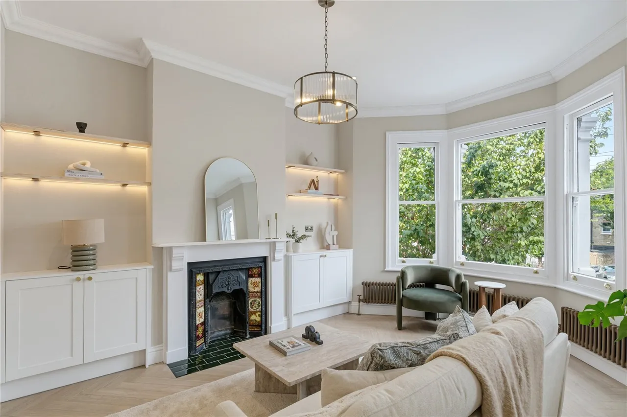 2 bed flat for sale, Knoll Road, London, SW18