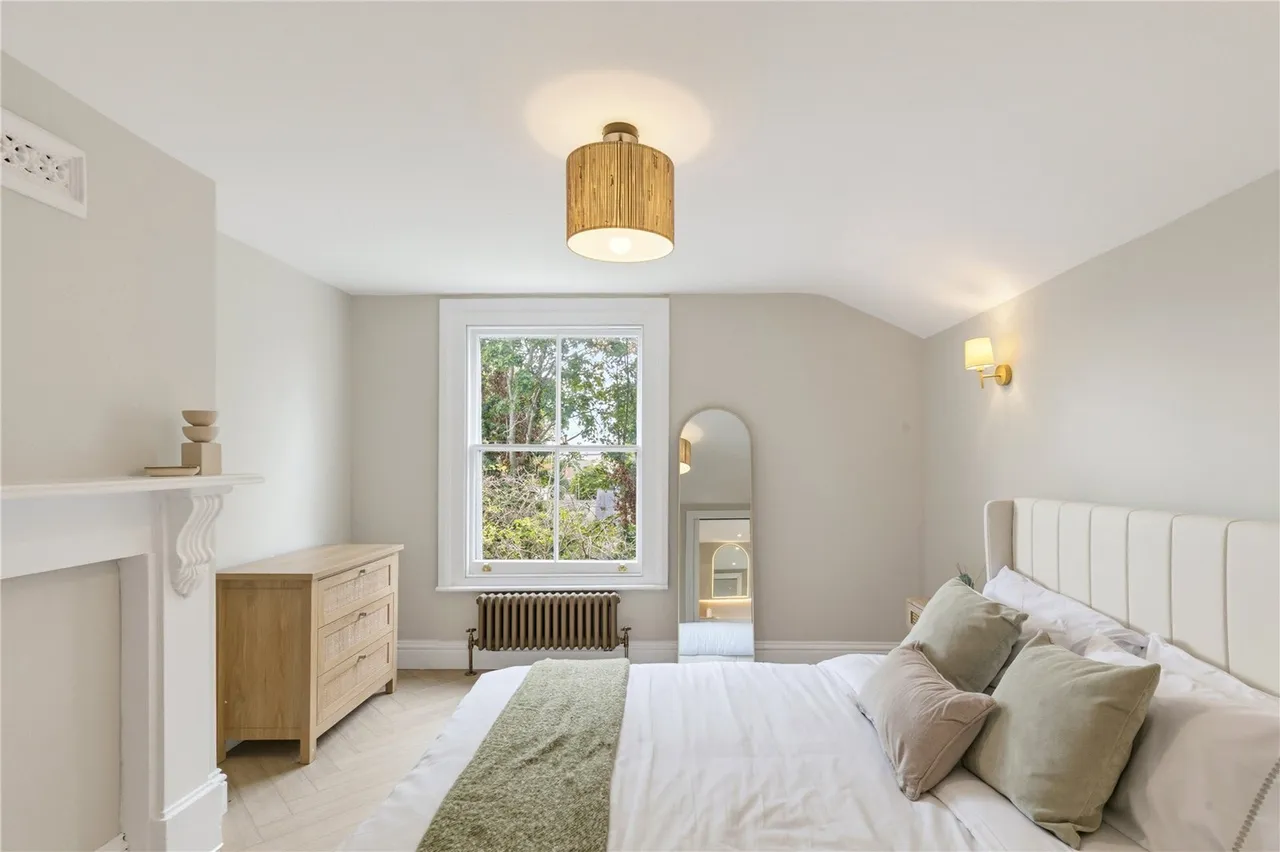 Knoll Road, London, SW18, photo 3