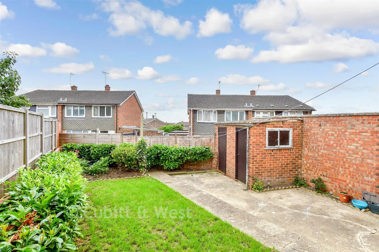 Oakshott Drive, Havant, PO9, photo 2