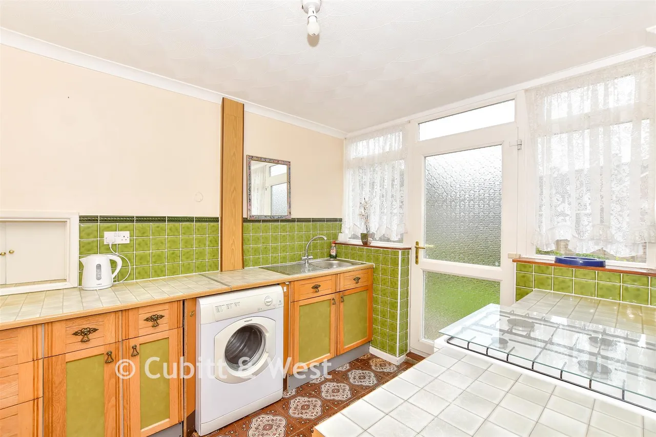 Oakshott Drive, Havant, PO9, photo 4