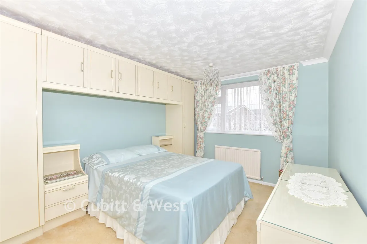 Oakshott Drive, Havant, PO9, photo 6
