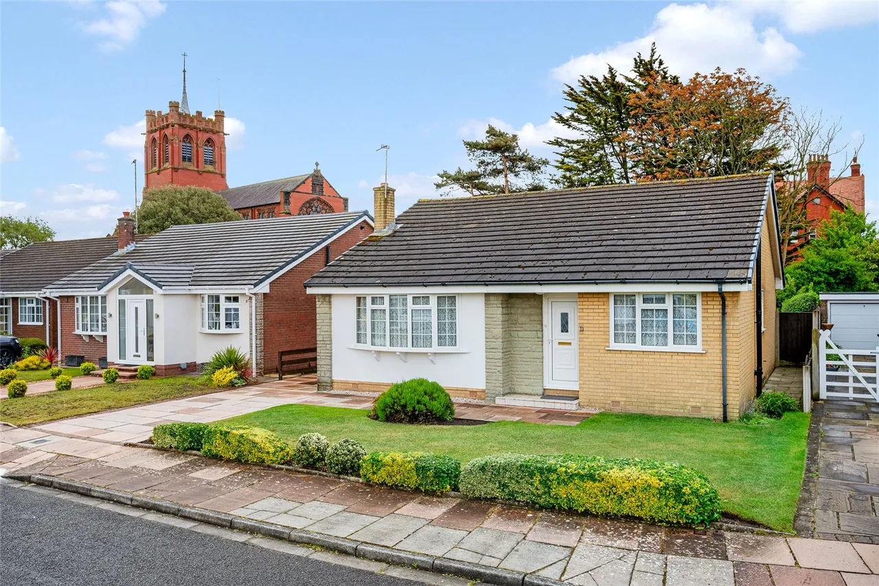 3 bed house for sale, The Lawns, Churchtown, PR9