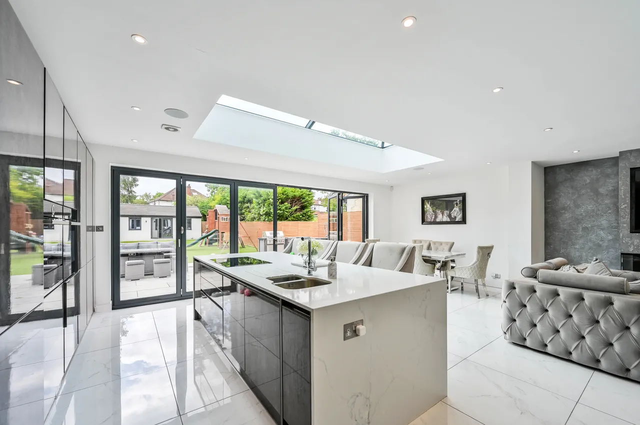 33 Forest Side, Worcester Park, photo 3