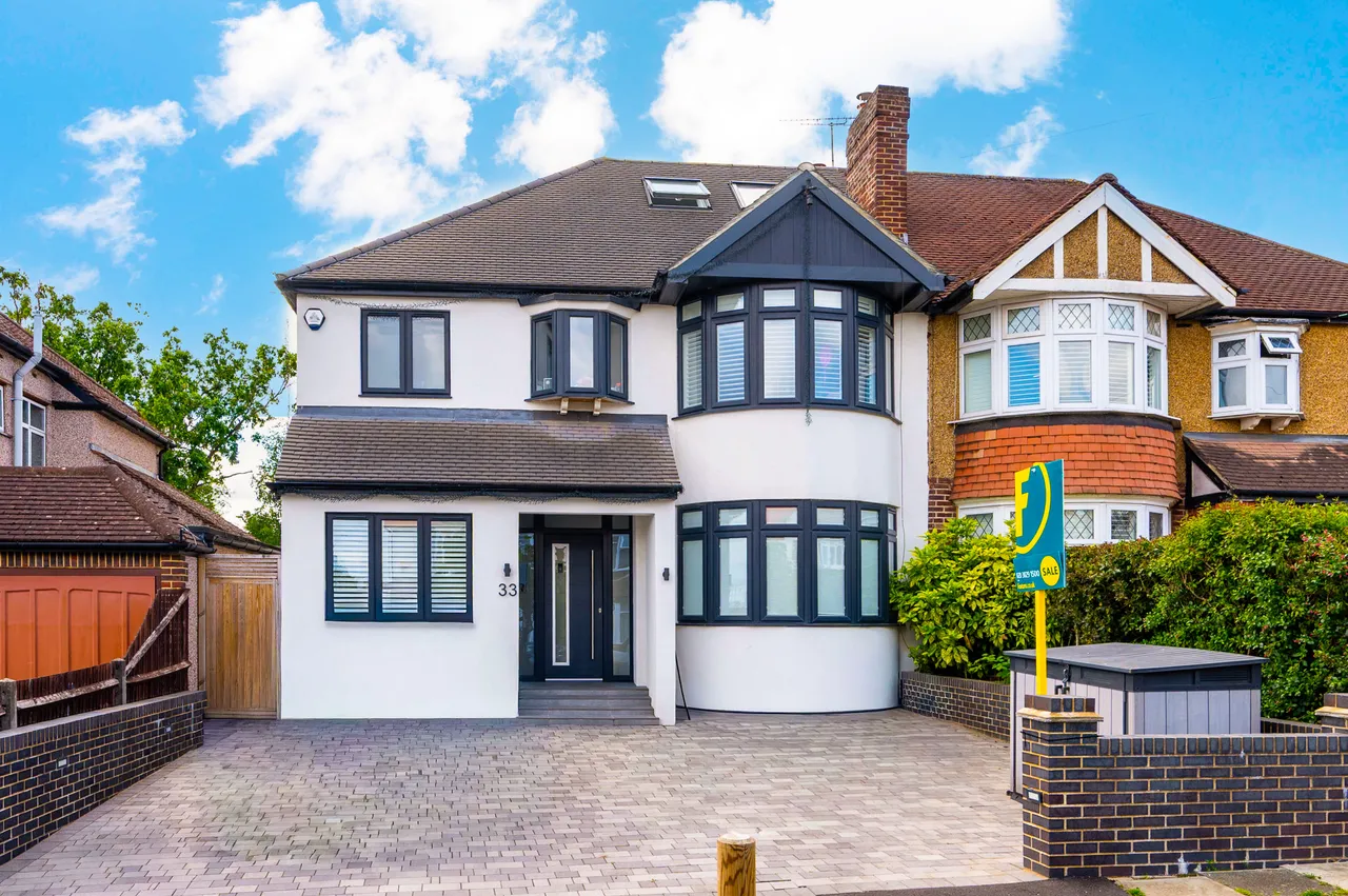5 bed house for sale — 33 Forest Side, Worcester Park