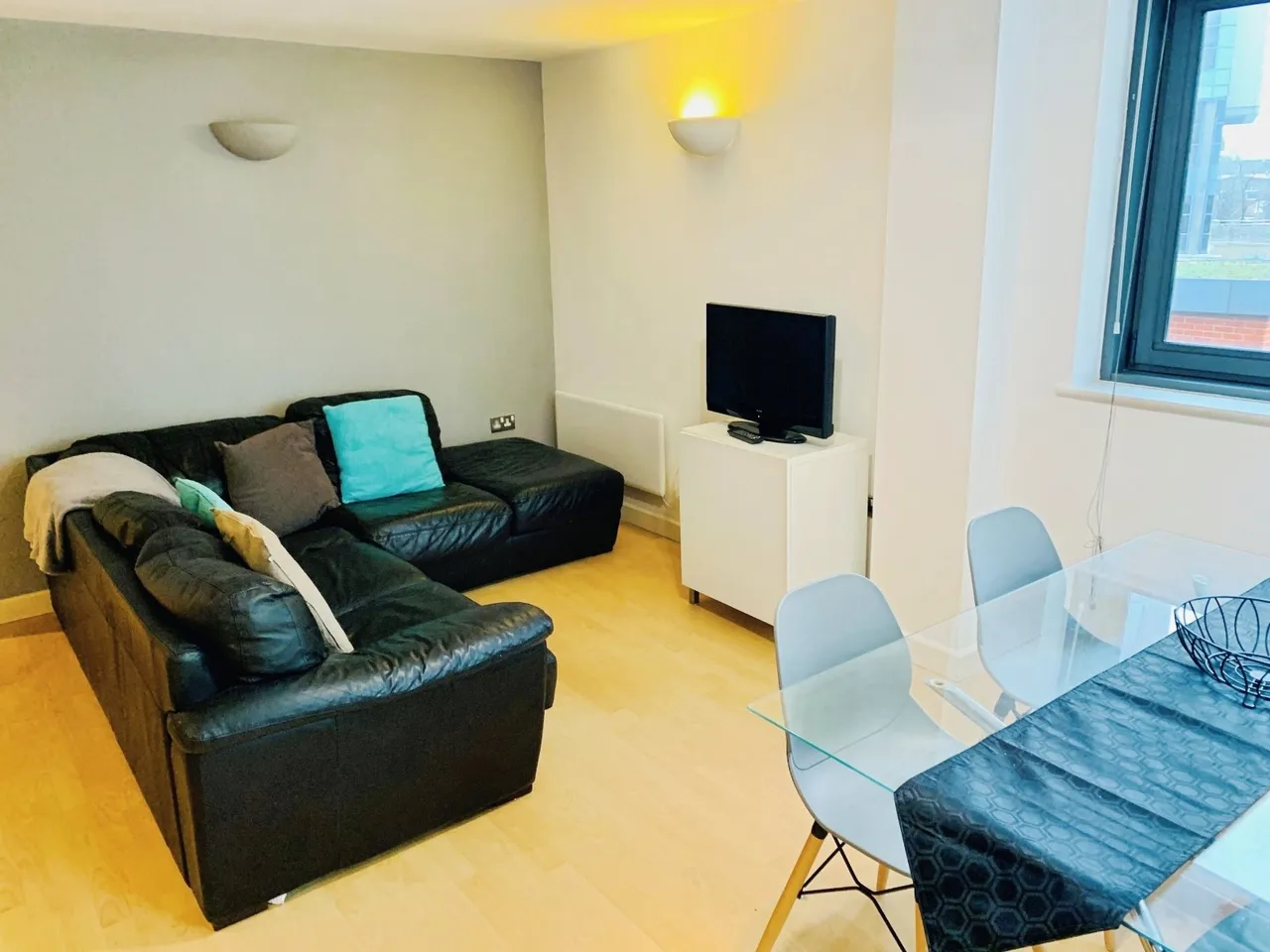 2 bed flat to rent, City Walk, Leeds, LS11