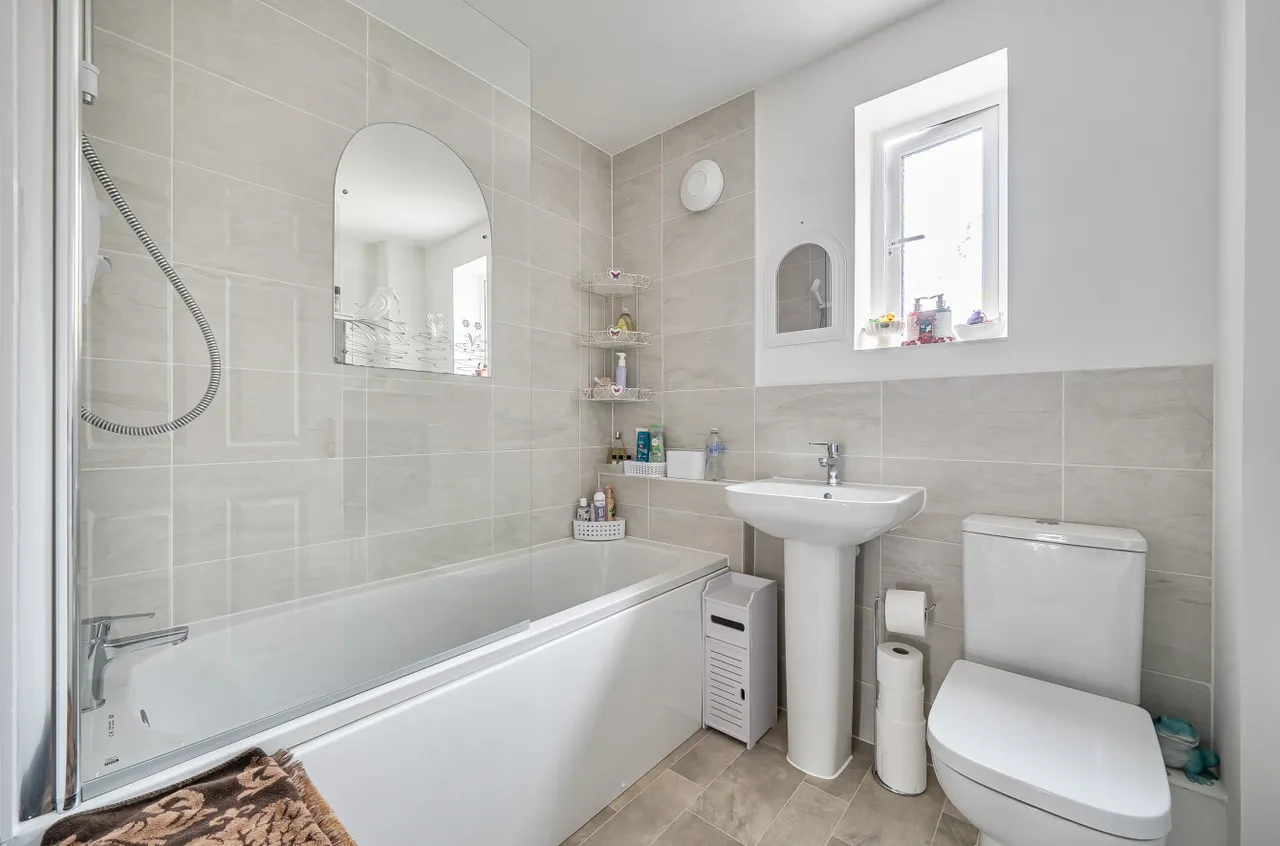 Gregg Close, Swanmore, SO32, photo 7