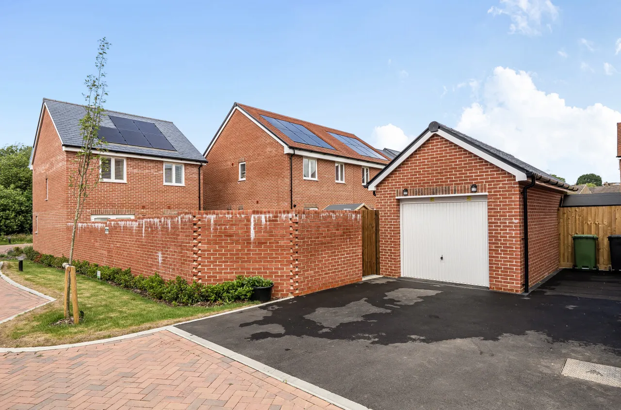 Gregg Close, Swanmore, SO32, photo 9