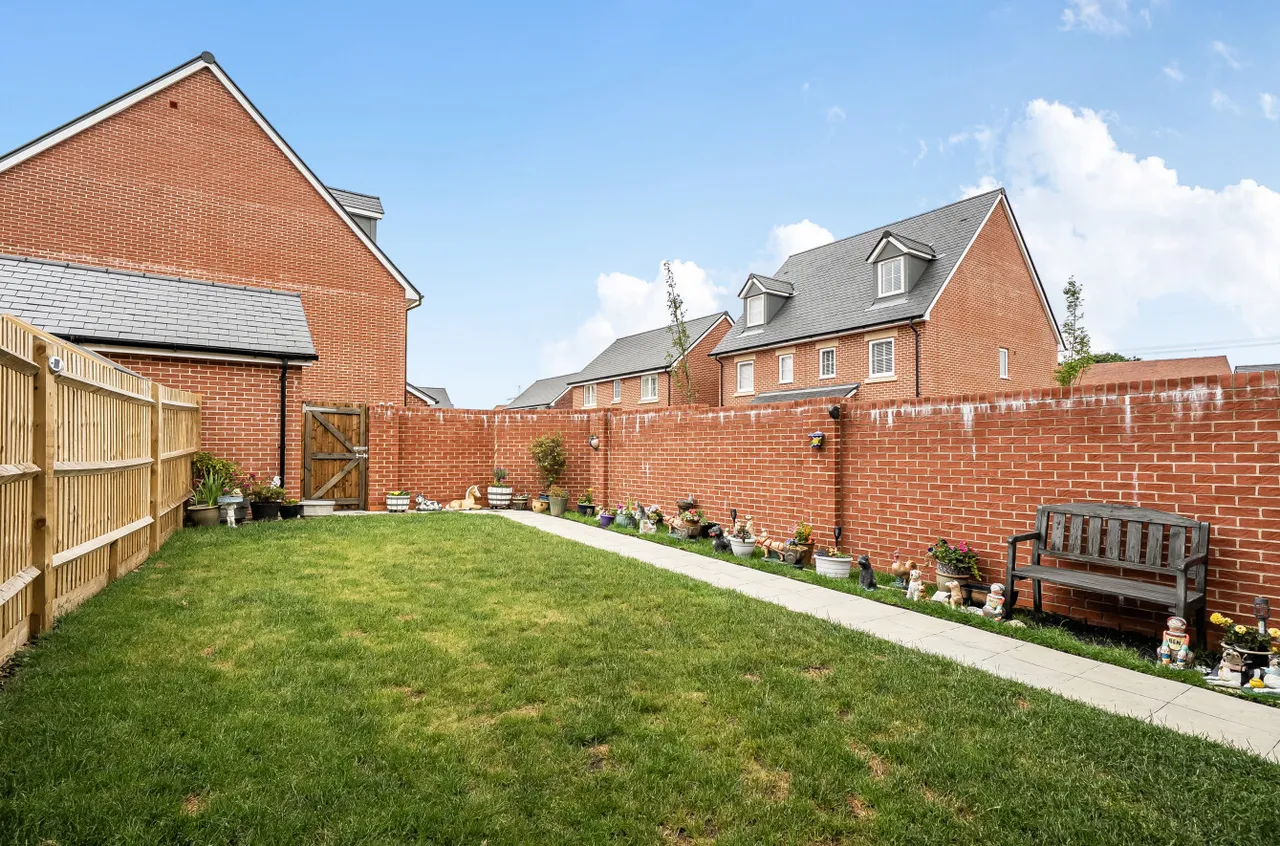 Gregg Close, Swanmore, SO32, photo 8