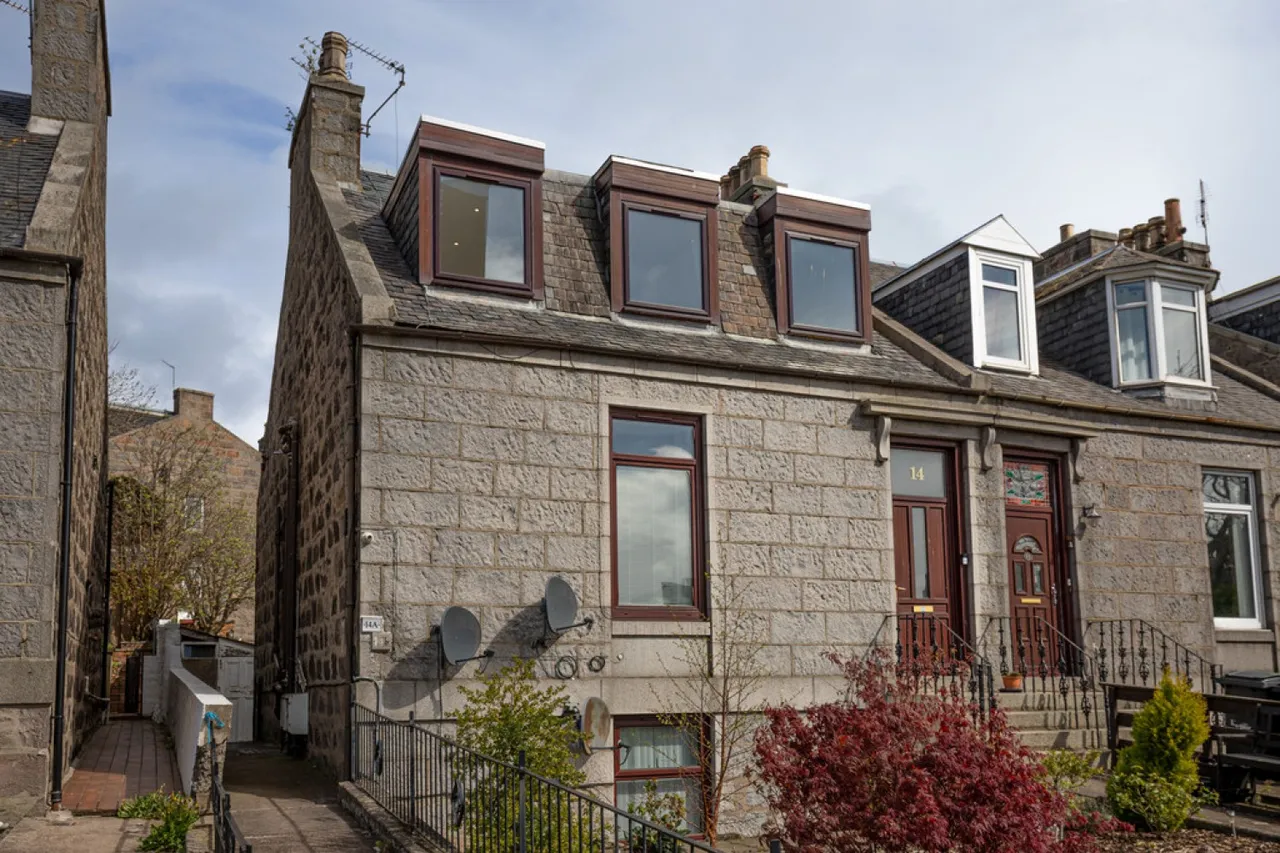 2 bed flat to rent, Roslin Terrace, Aberdeen, AB24