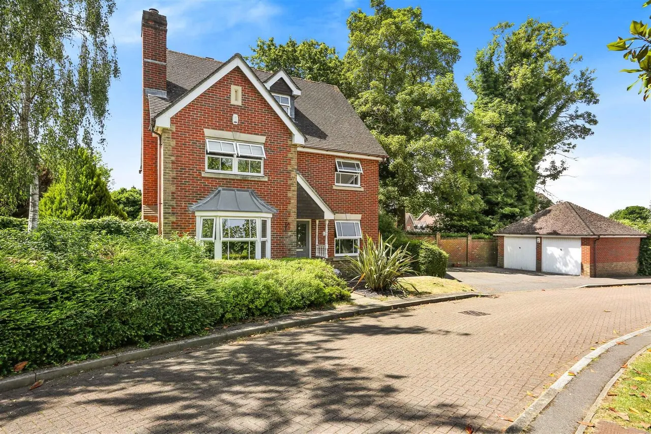 4 bed house for sale — Lawson Walk, Carshalton, SM5 4HE