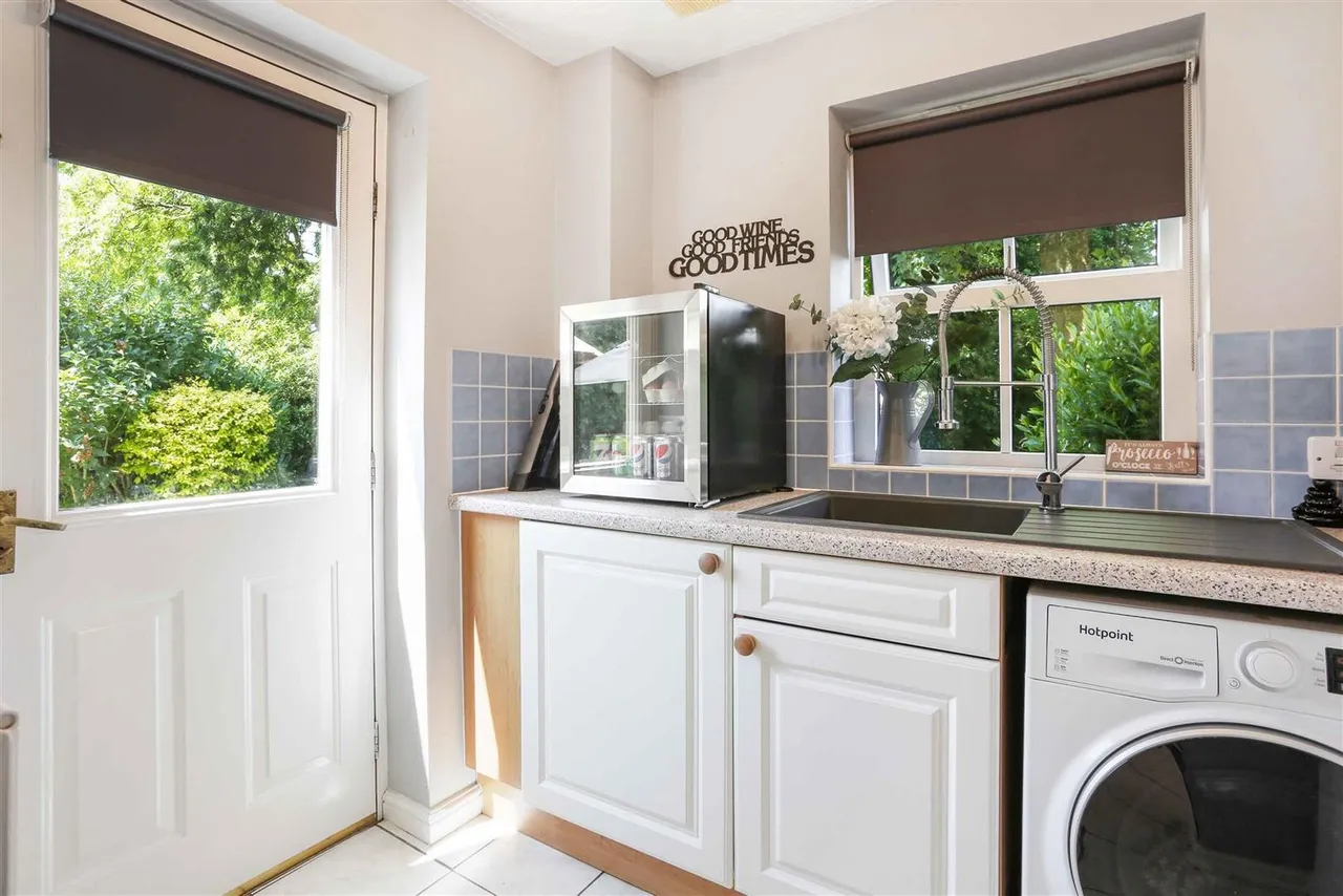 Lawson Walk, Carshalton, SM5 4HE, photo 11