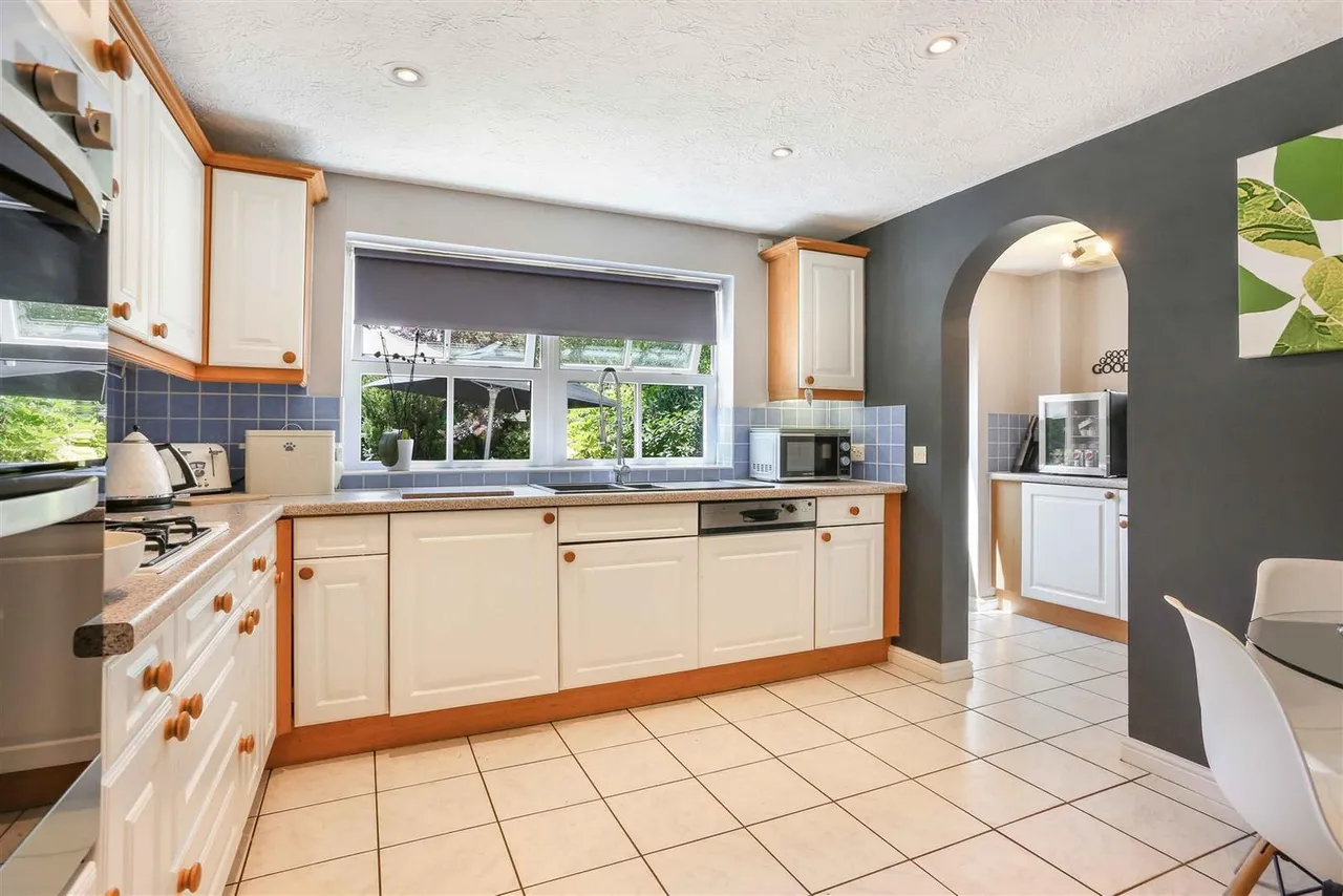 Lawson Walk, Carshalton, SM5 4HE, photo 8