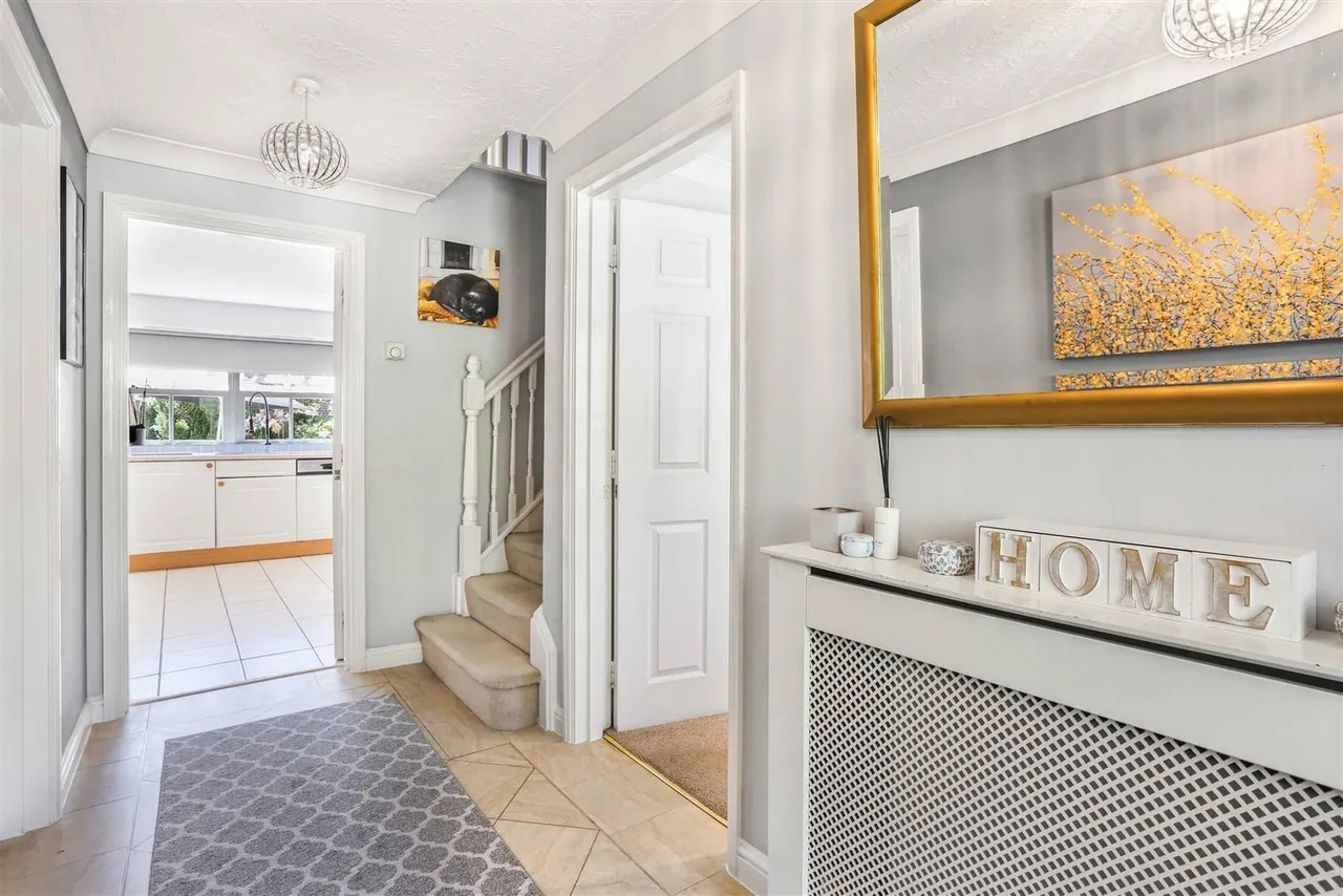 Lawson Walk, Carshalton, SM5 4HE, photo 2