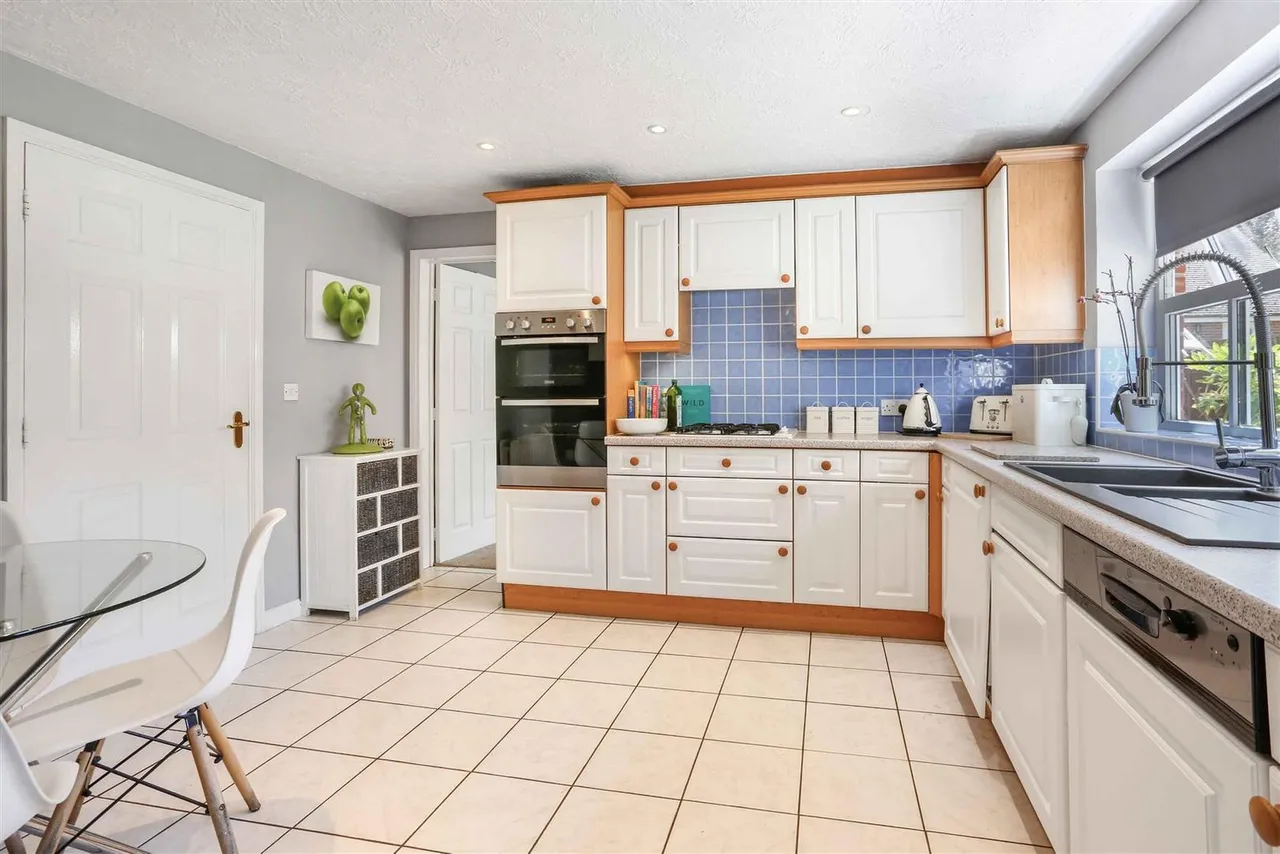 Lawson Walk, Carshalton, SM5 4HE, photo 9