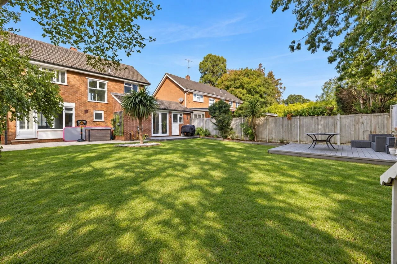 Newlands Park, Copthorne, RH10, photo 17