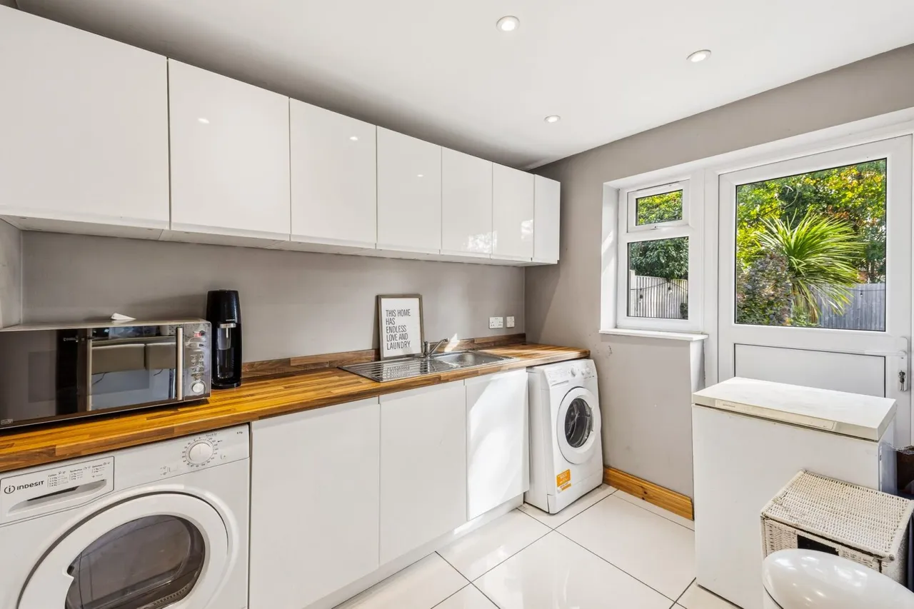 Newlands Park, Copthorne, RH10, photo 11