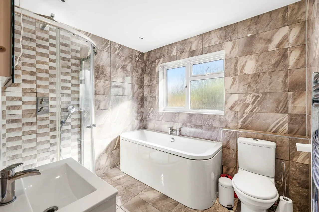 Newlands Park, Copthorne, RH10, photo 15