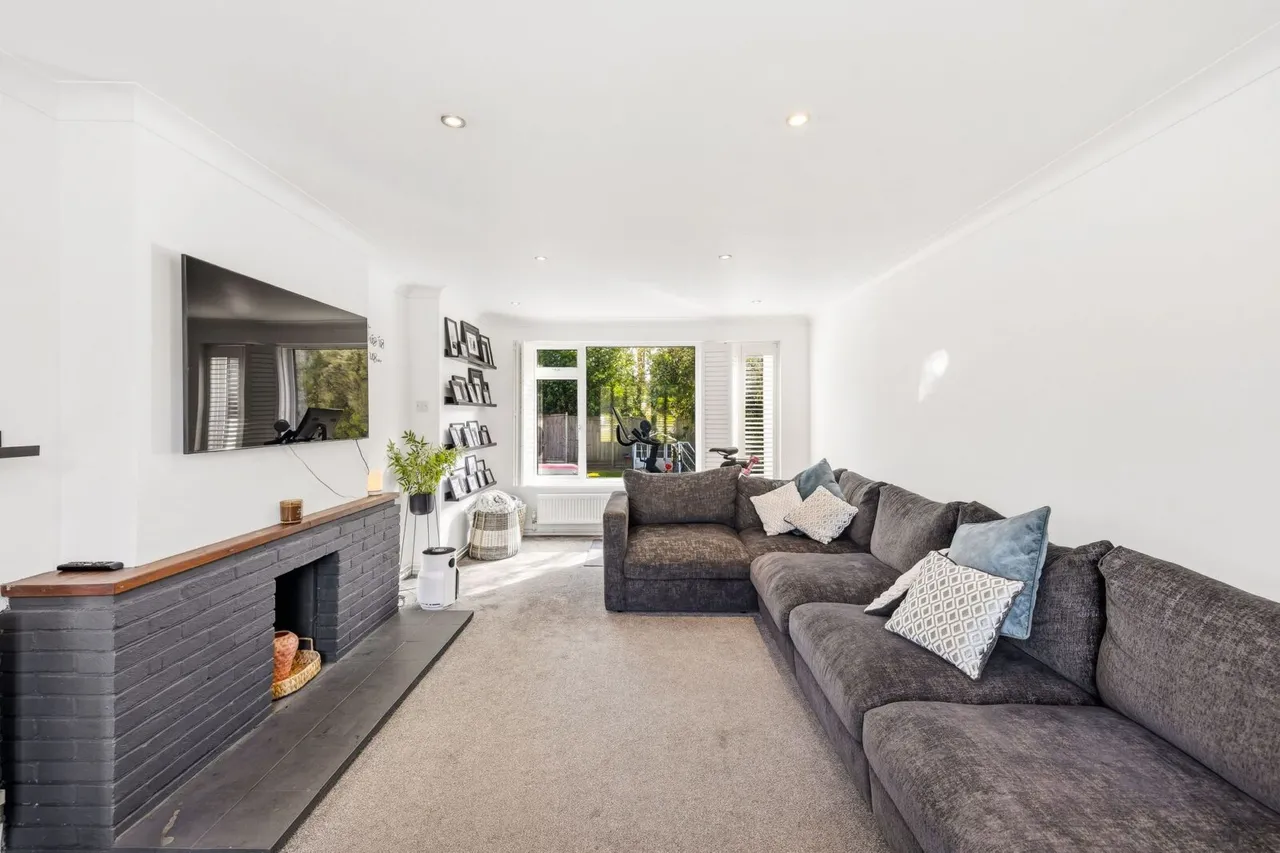 Newlands Park, Copthorne, RH10, photo 3