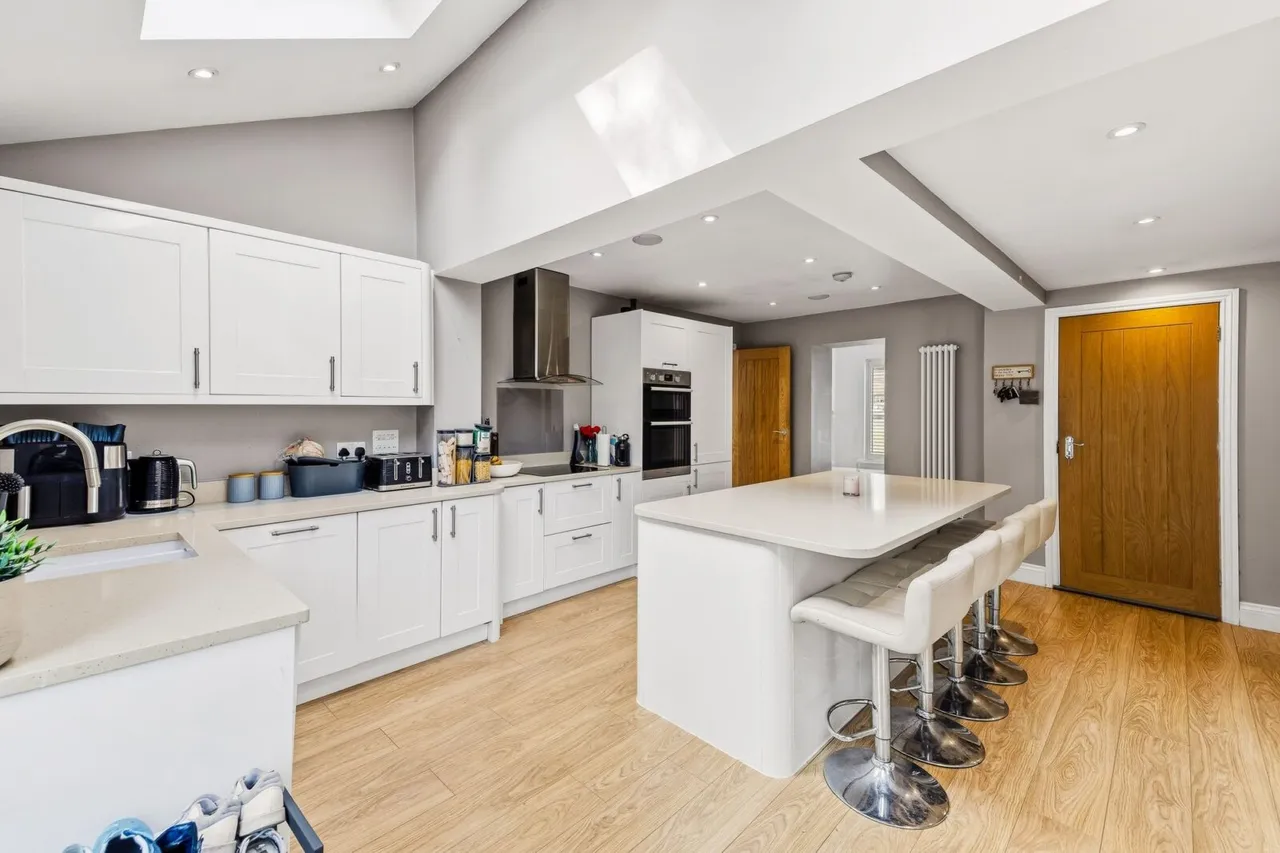 Newlands Park, Copthorne, RH10, photo 6