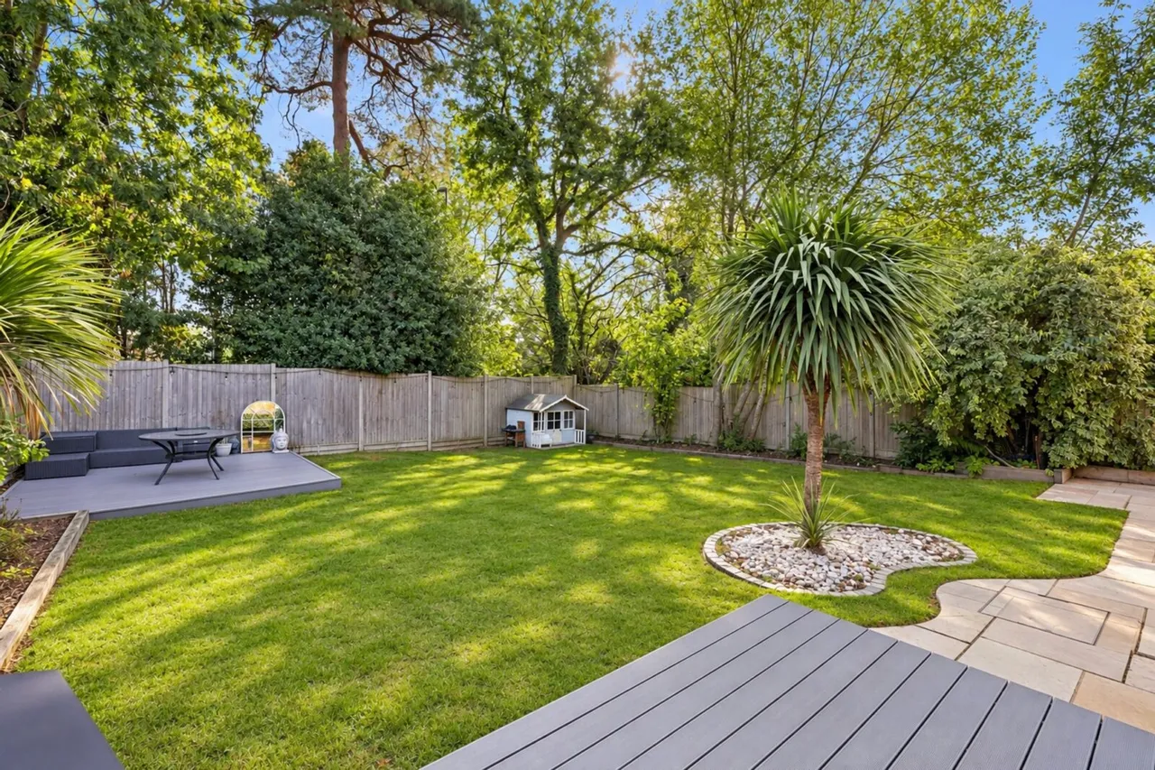 Newlands Park, Copthorne, RH10, photo 4