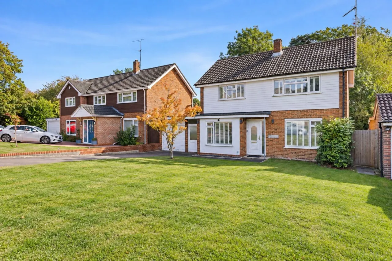 Newlands Park, Copthorne, RH10, photo 18