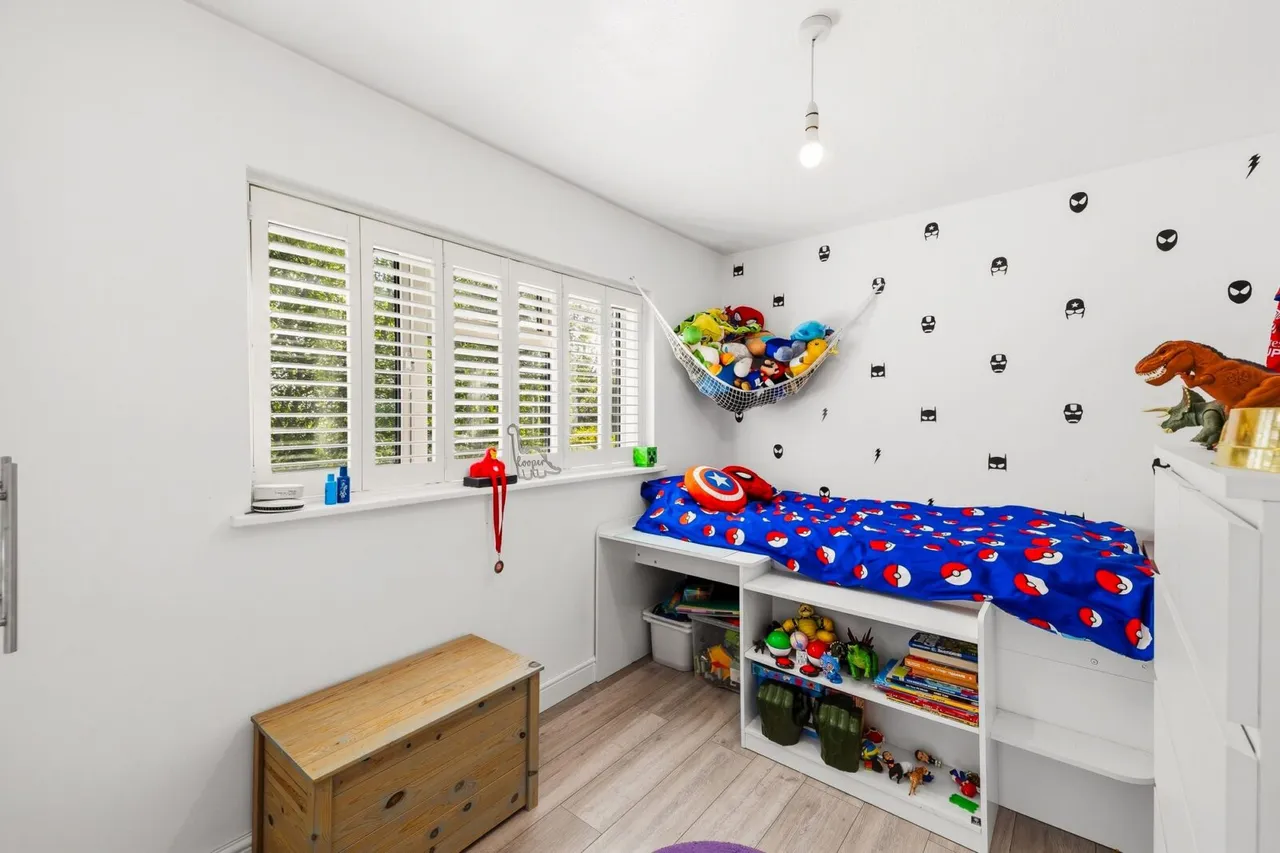 Newlands Park, Copthorne, RH10, photo 14