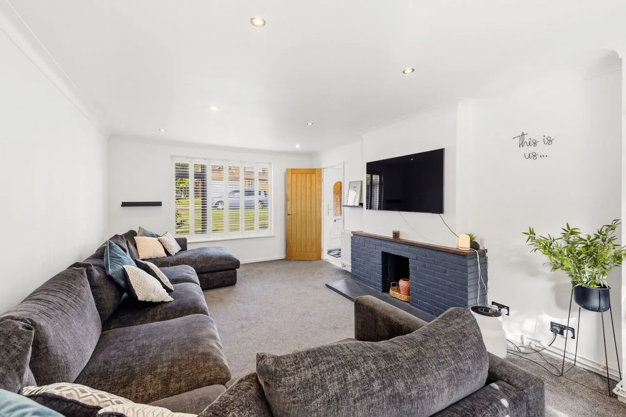 Newlands Park, Copthorne, RH10, photo 8
