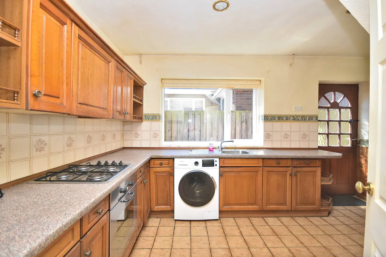 Hoylake Drive, Northampton, NN2 7NL, photo 2